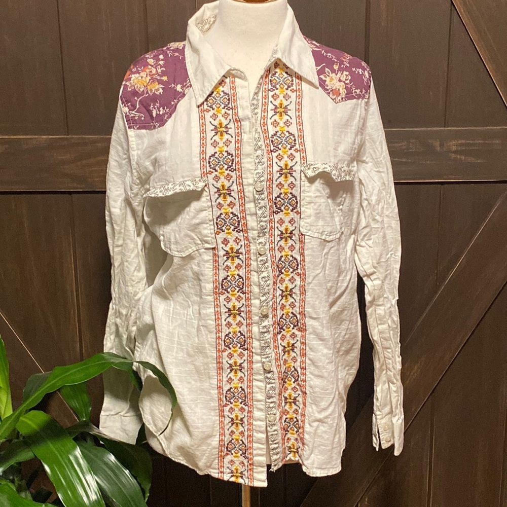 BKE White and Purple Embroidered Button-Up Shirt
